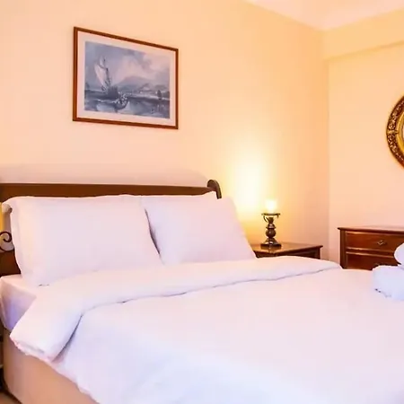 דירה Charming Sea View House In