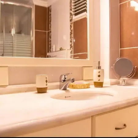 Charming Sea View House In *