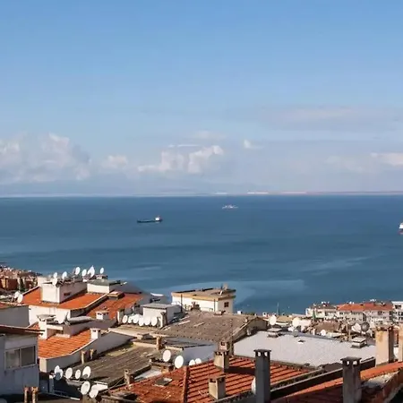 Апартаменты Charming Sea View House In