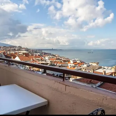 Charming Sea View House In Apartment Izmir