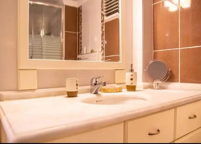 Charming Sea View House In *