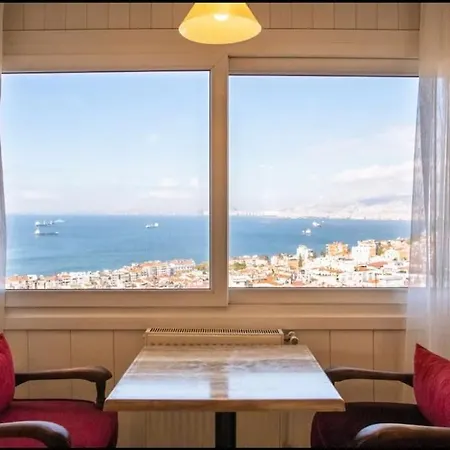 Charming Sea View House In Esmirna