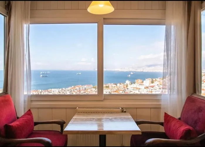 Charming Sea View House In Esmirna